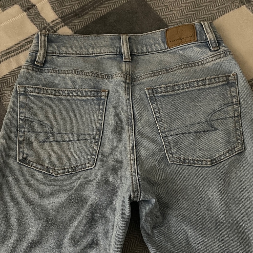 American Eagle Outfitters Women's Straight Leg Jeans in Light Blue - Picture 4 of 5